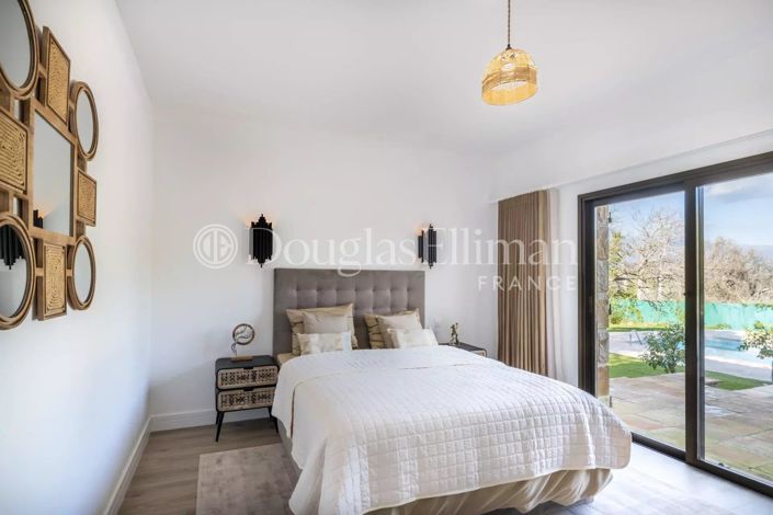 Image No.9-5 Bed House for sale