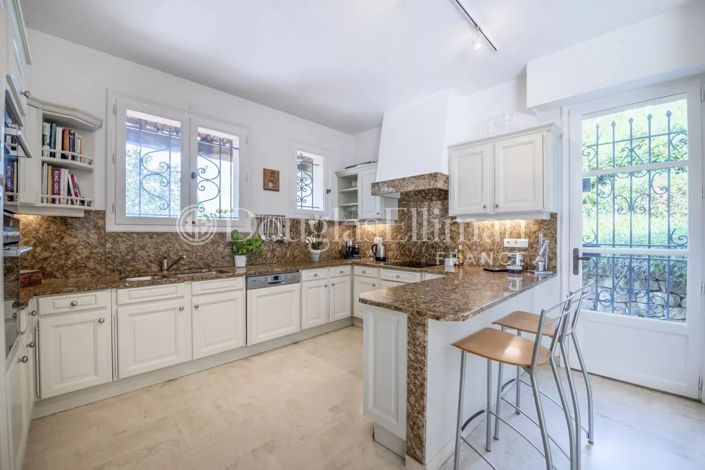 Image No.6-4 Bed House for sale