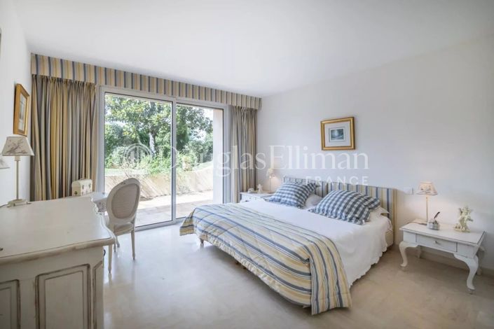 Image No.8-4 Bed House for sale