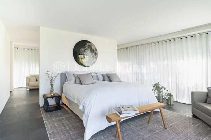 Image No.13-6 Bed House for sale