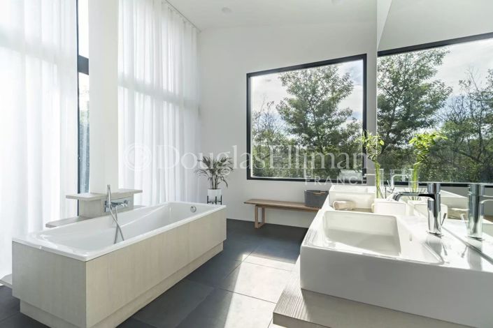 Image No.15-6 Bed House for sale