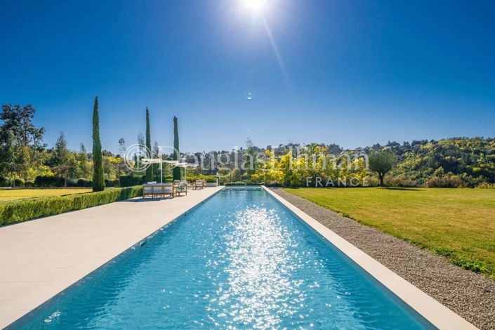 Image No.5-6 Bed House for sale