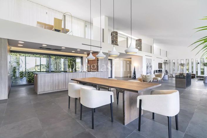 Image No.8-6 Bed House for sale