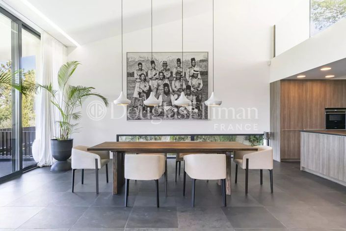 Image No.9-6 Bed House for sale