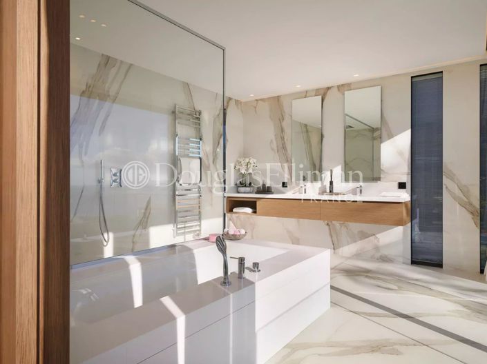 Image No.11-5 Bed House for sale