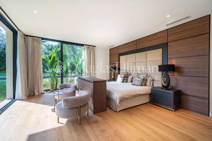 Image No.7-6 Bed House for sale