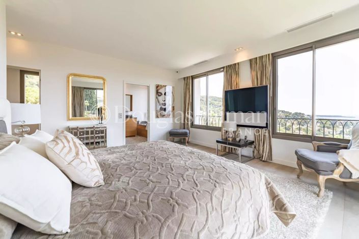 Image No.10-5 Bed House for sale