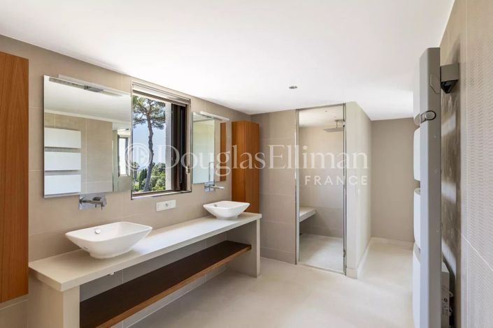 Image No.13-5 Bed House for sale