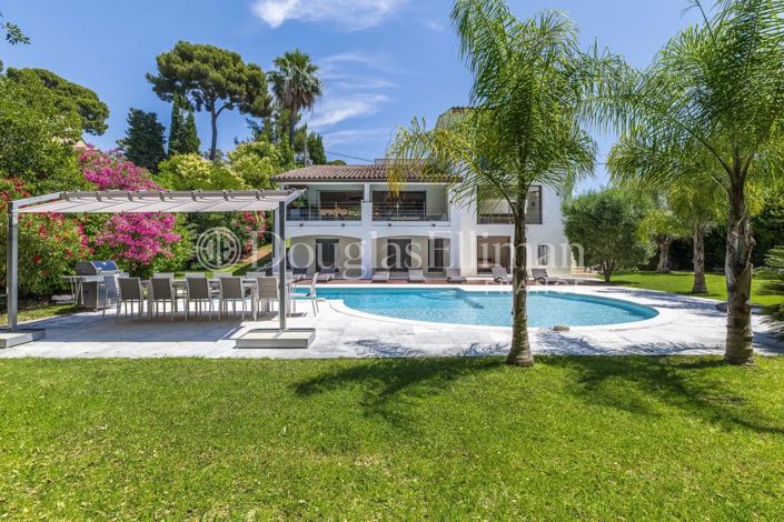 Image No.8-5 Bed House for sale