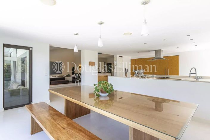 Image No.9-5 Bed House for sale