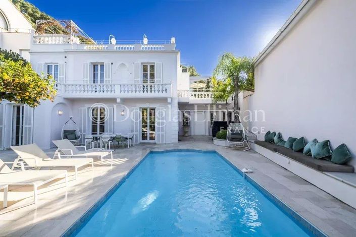 Image No.1-4 Bed House for sale