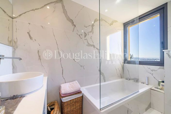 Image No.12-5 Bed Apartment for sale