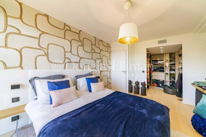 Image No.9-5 Bed Apartment for sale