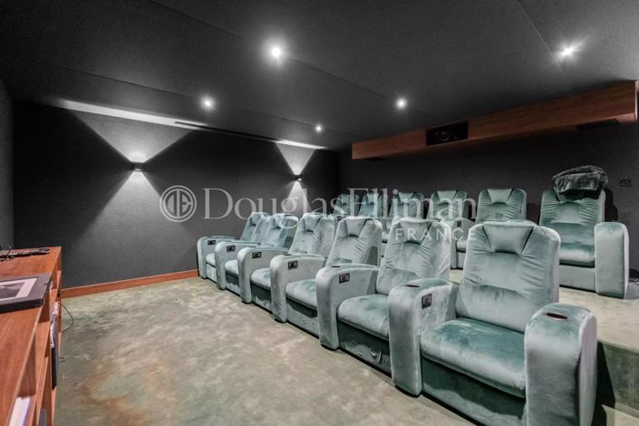 Image No.14-6 Bed House for sale