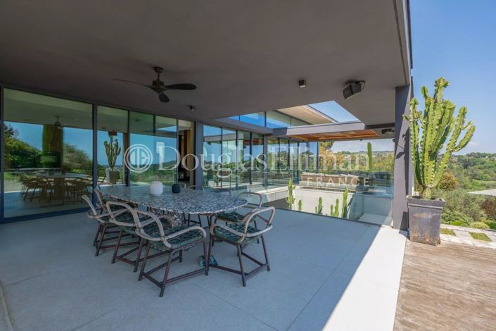 Image No.5-6 Bed House for sale