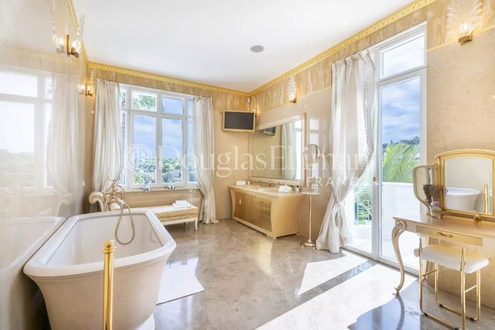 Image No.8-13 Bed House for sale