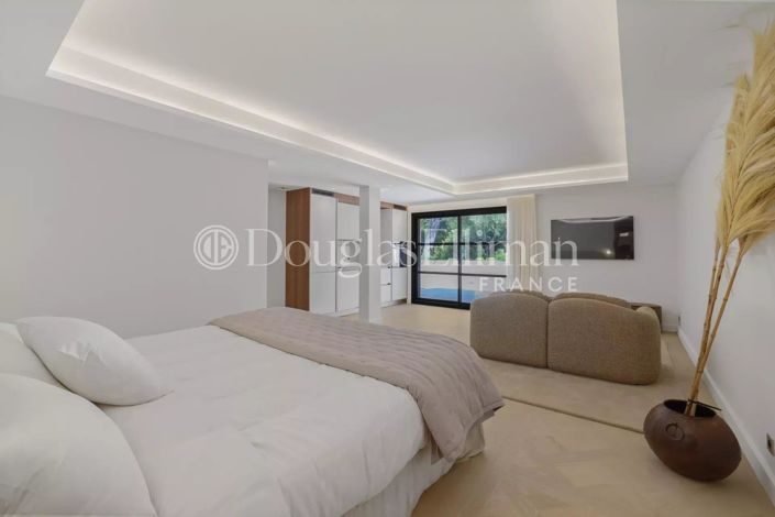 Image No.10-5 Bed House for sale