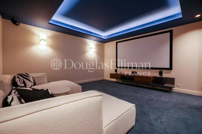 Image No.11-5 Bed House for sale