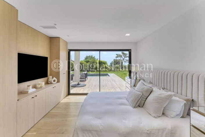 Image No.9-4 Bed House for sale