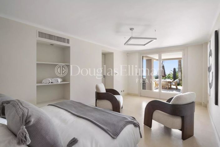 Image No.8-6 Bed House for sale