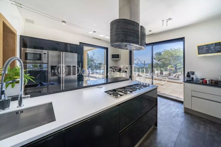 Image No.6-3 Bed House for sale