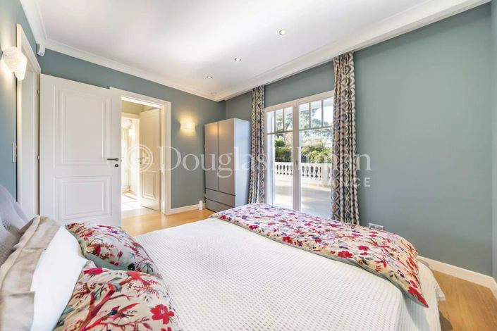 Image No.10-5 Bed House for sale