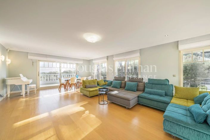 Image No.4-5 Bed House for sale