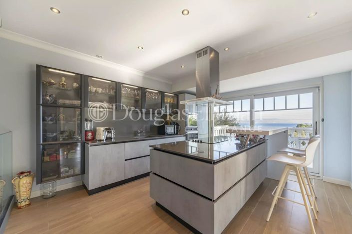 Image No.5-5 Bed House for sale