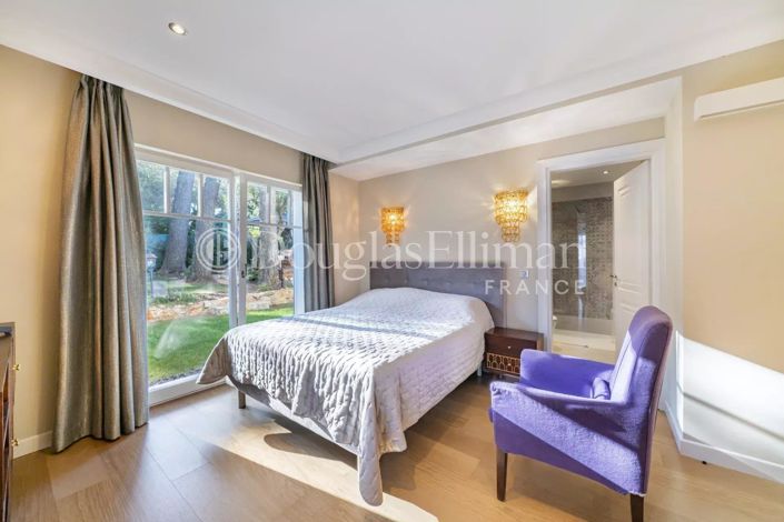 Image No.6-5 Bed House for sale