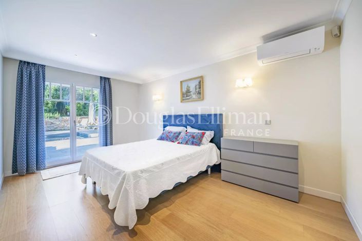 Image No.9-5 Bed House for sale