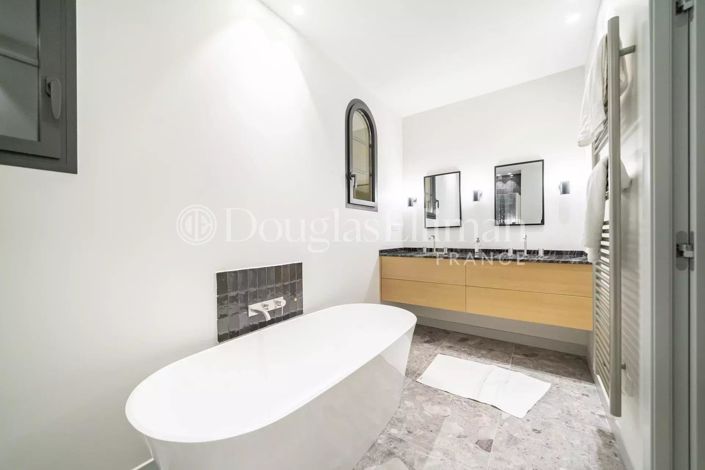 Image No.10-7 Bed House for sale