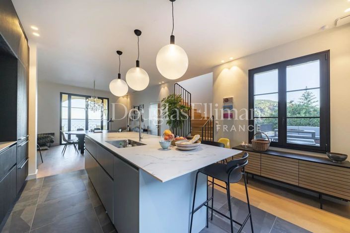 Image No.7-7 Bed House for sale