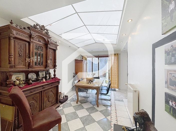 Image No.1-5 Bed House for sale