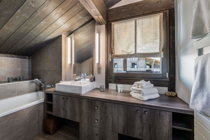 Image No.2-4 Bed Property for sale