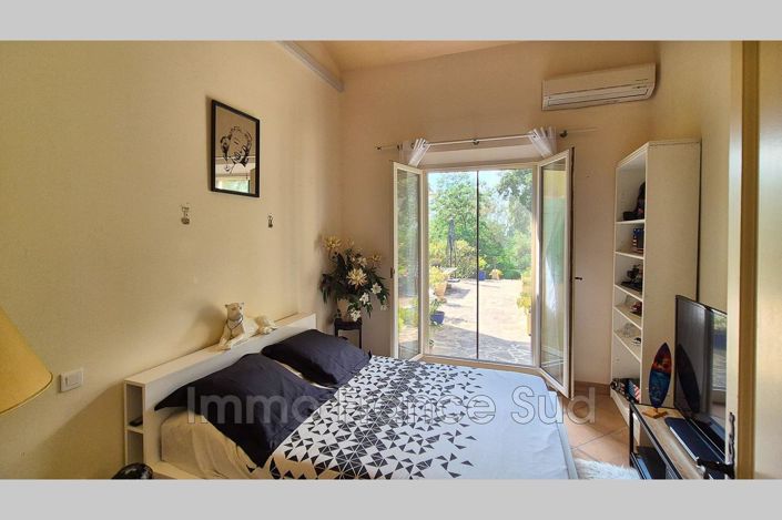 Image No.14-3 Bed House for sale