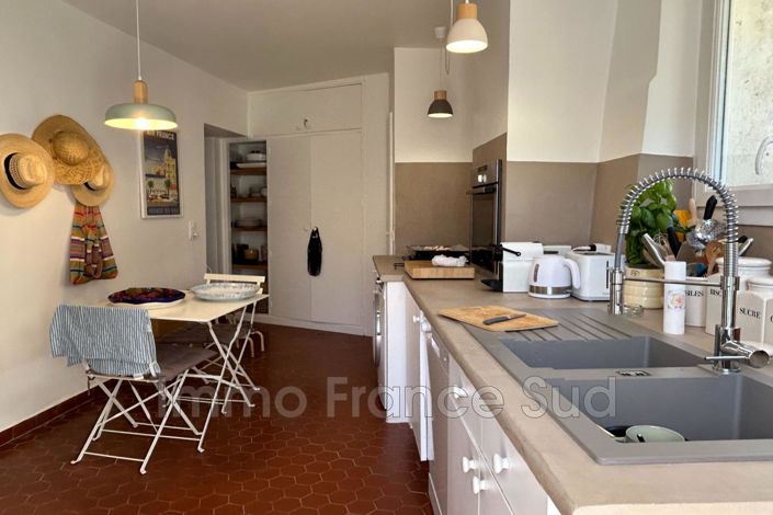 Image No.8-3 Bed House for sale