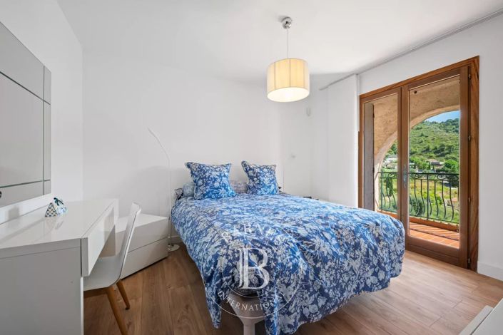 Image No.12-3 Bed Apartment for sale