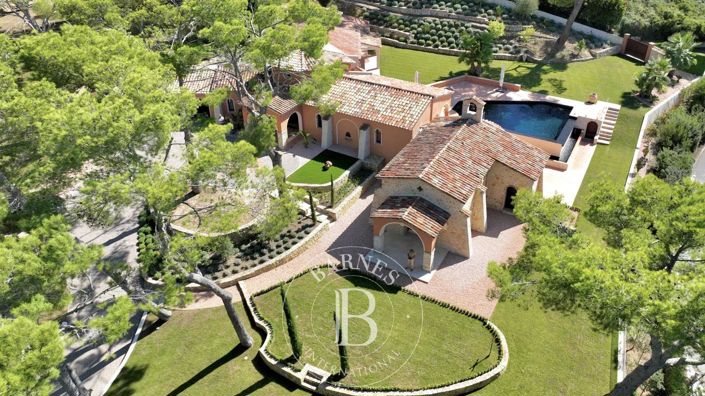 Image No.1-6 Bed House for sale