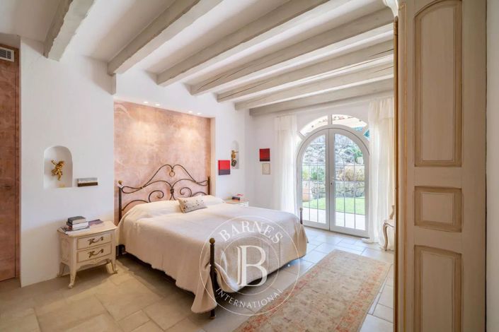 Image No.10-6 Bed House for sale