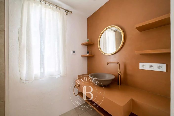 Image No.14-6 Bed House for sale