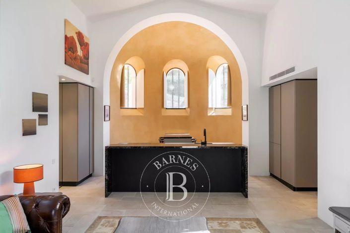 Image No.19-6 Bed House for sale