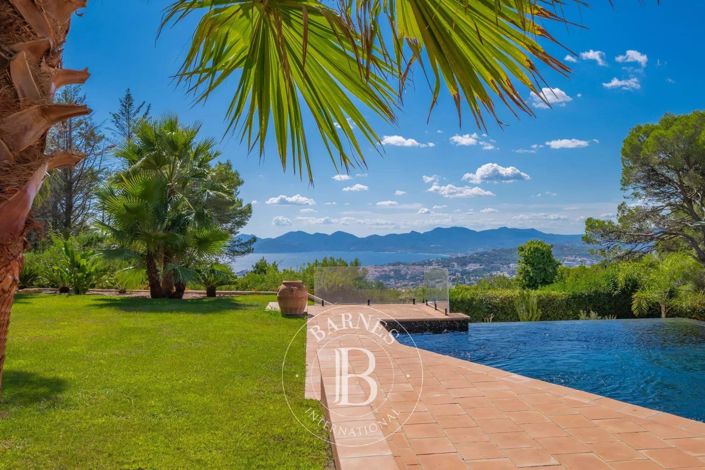 Image No.7-6 Bed House for sale