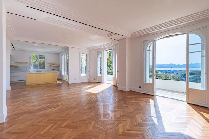 Image No.16-5 Bed House for sale