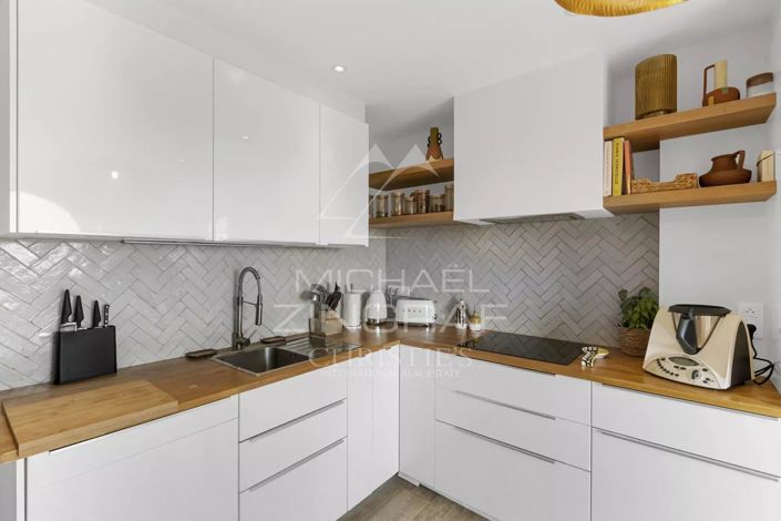 Image No.7-5 Bed House for sale