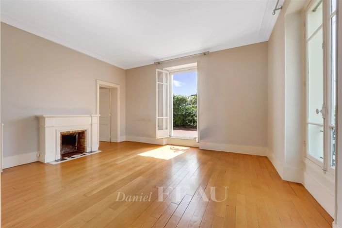 Image No.11-7 Bed House for sale