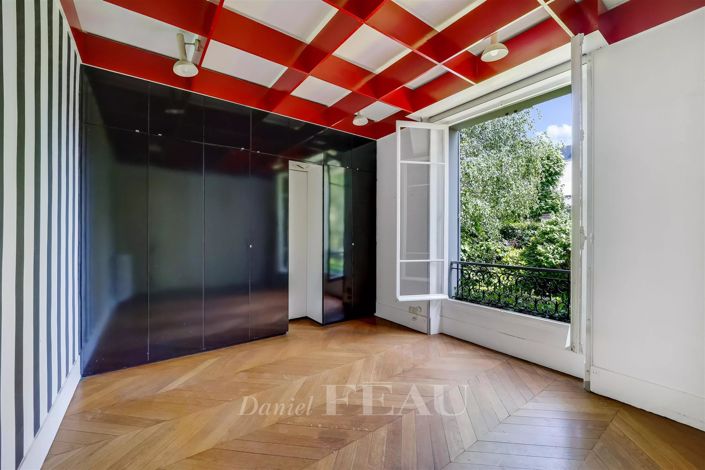 Image No.8-7 Bed House for sale