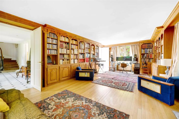 Image No.9-7 Bed House for sale