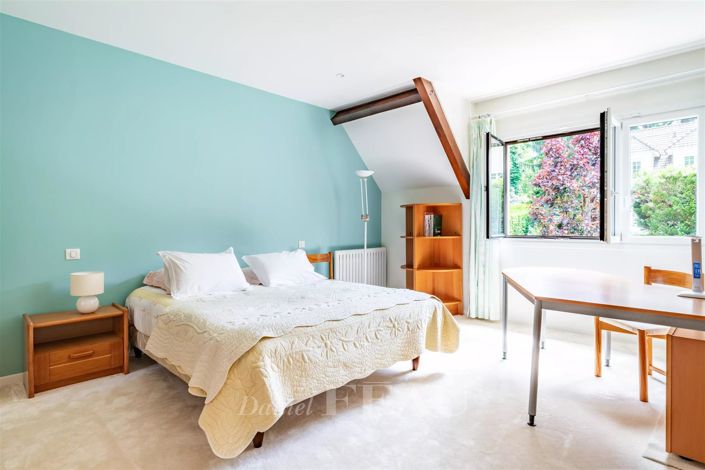 Image No.6-5 Bed House for sale