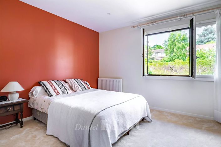 Image No.7-5 Bed House for sale