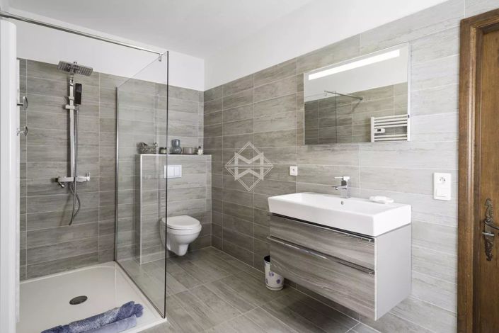 Image No.10-5 Bed House for sale